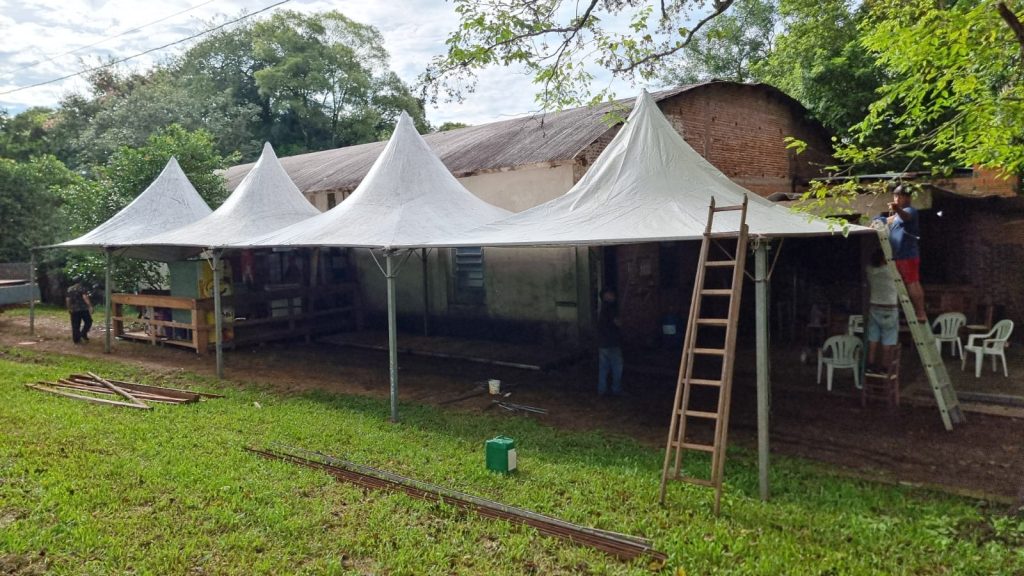 Preparativos estão em pleno andamento para o aguardado evento "Pesqueiro da Canção" às margens do Rio Ijuí, com a sede da AFMI (Associação dos Funcionários Municipais de Ijuí) sendo meticulosamente preparada para receber músicos, intérpretes, arranjadores de música e todos os amigos do Rio Ijuí para um grandioso festival nativista. O evento terá início no dia 21 e se estenderá até o dia 23. É com grande entusiasmo que convidamos todos os amantes da música e da cultura local para se juntarem a nós neste momento especial. Sejam todos calorosamente bem-vindos, queridos barranqueiros, para celebrarmos juntos essa rica tradição às margens deste belo rio.